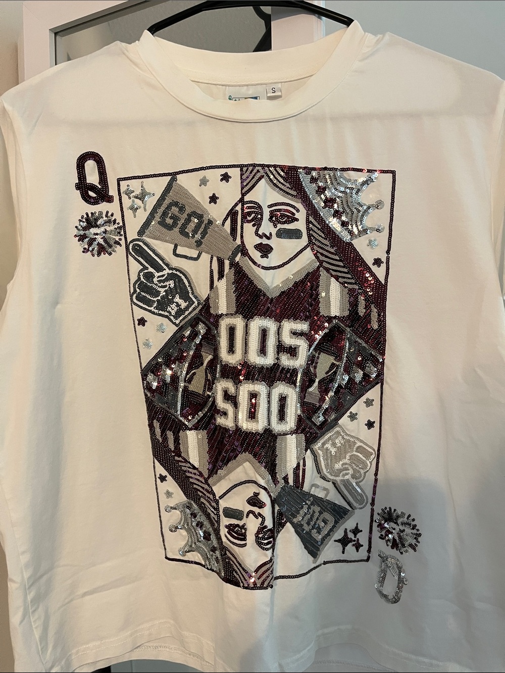 Sequined Graphic Queen Tee in White and Deep Burgundy